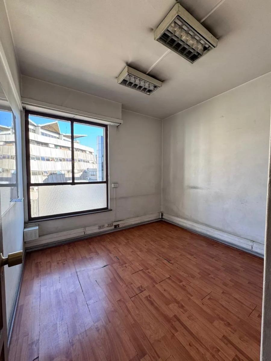 Oficina Metro Tobalaba 7 privados+4 baños, gran terraza — foto 11