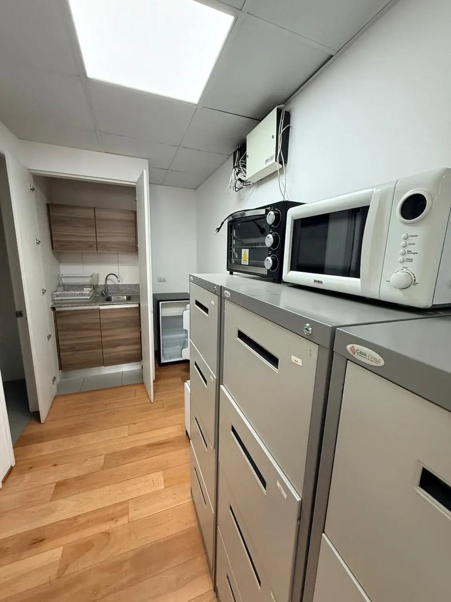 Oficina amoblada en arriendo 5p, 2b, kitchenette, Providencia (bajó de precio) — foto 9
