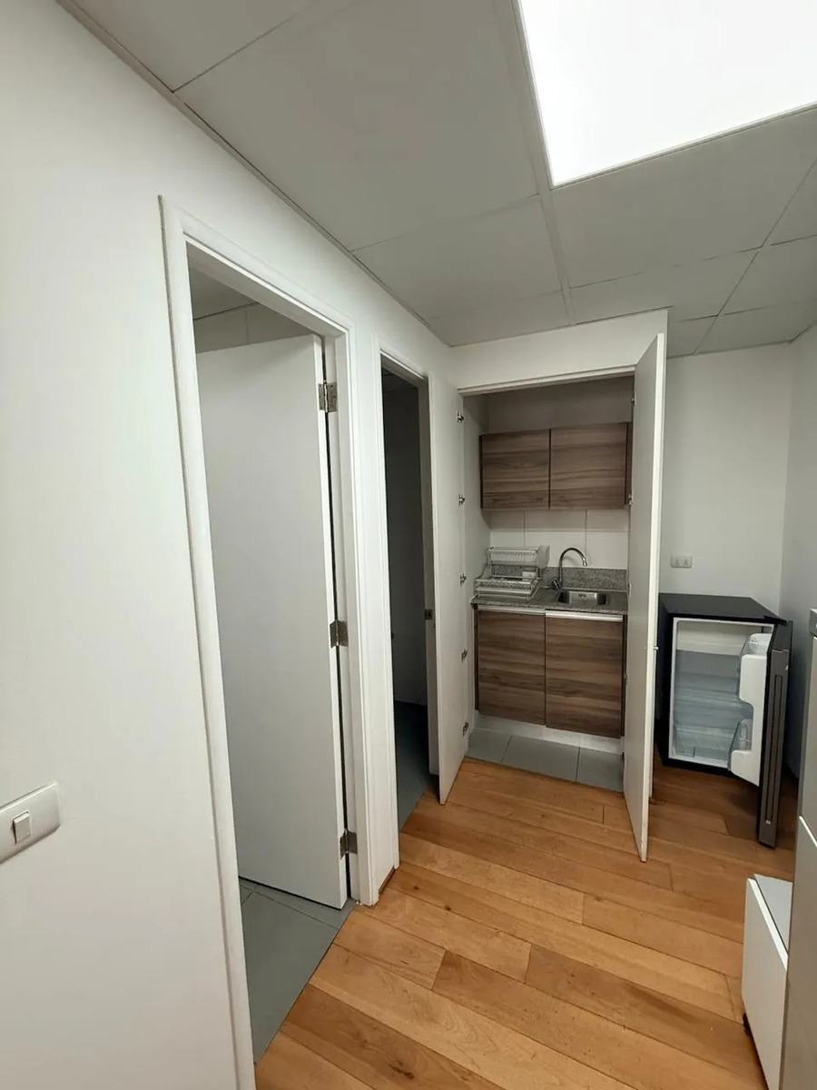 Oficina amoblada en arriendo 5p, 2b, kitchenette, Providencia (bajó de precio) — foto 10